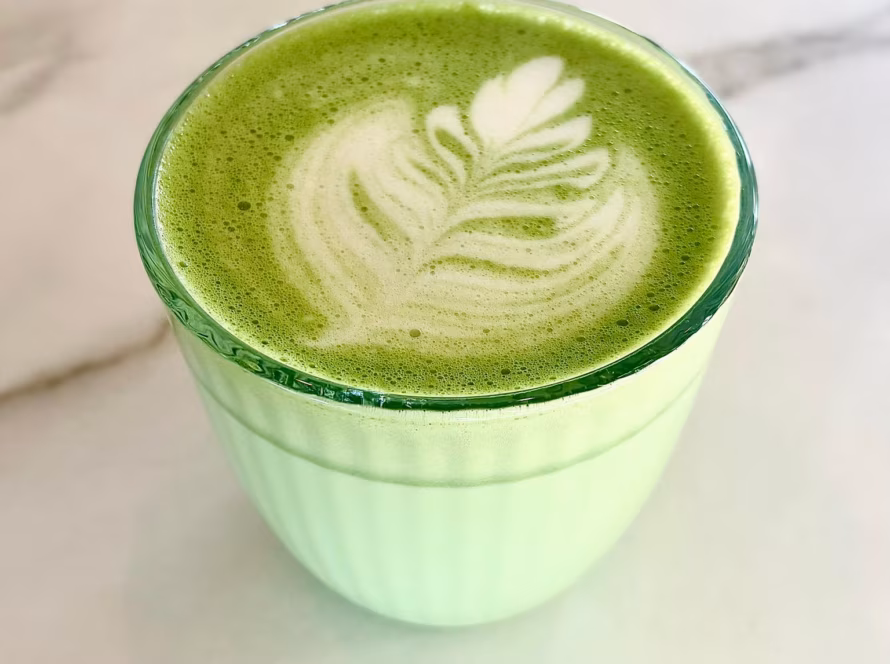 de vers gemaakte matcha van charleys in amersfoort